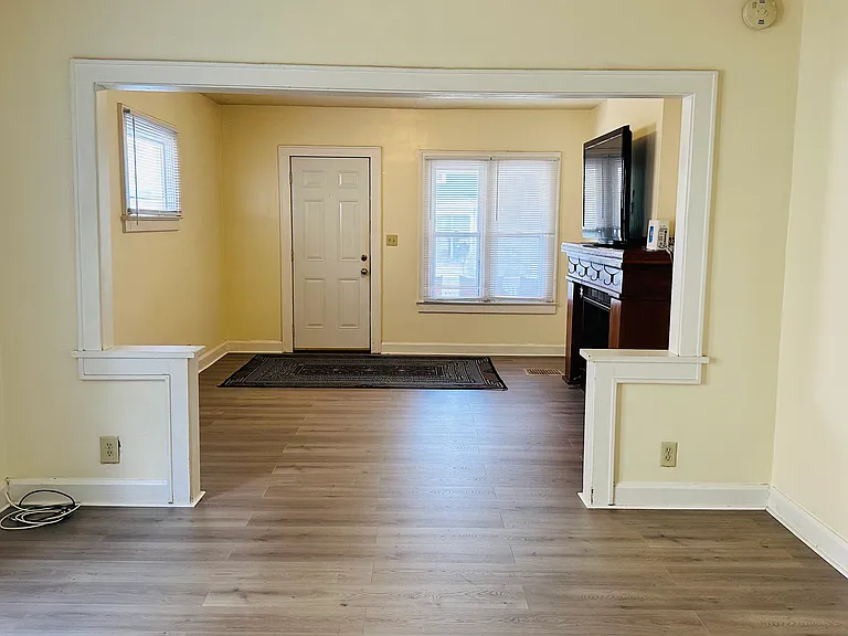 494 E Maynard Ave — Photo 3