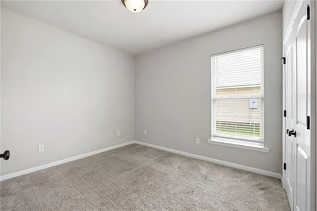 11056 Regency Ave — Photo 17