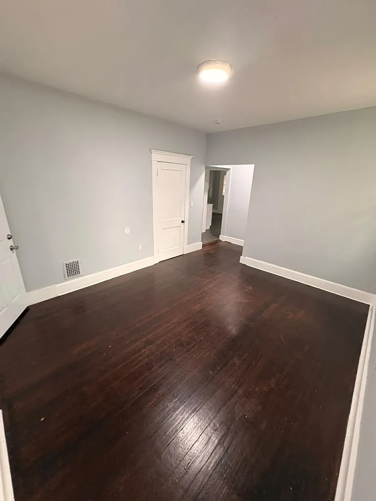 3 bed, $2,000 — Photo 4
