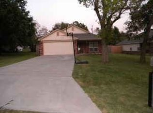 916 N Missouri Ave, Claremore, OK 74017