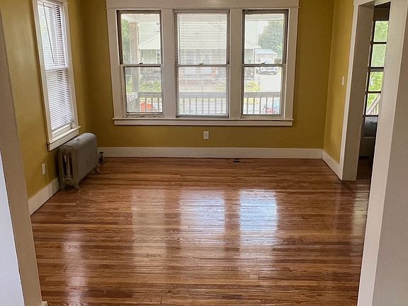 4th image of 110-112 Dunmoreland St #2