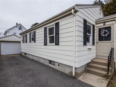 11 Vaughan Ave, Newport, RI, 02840
