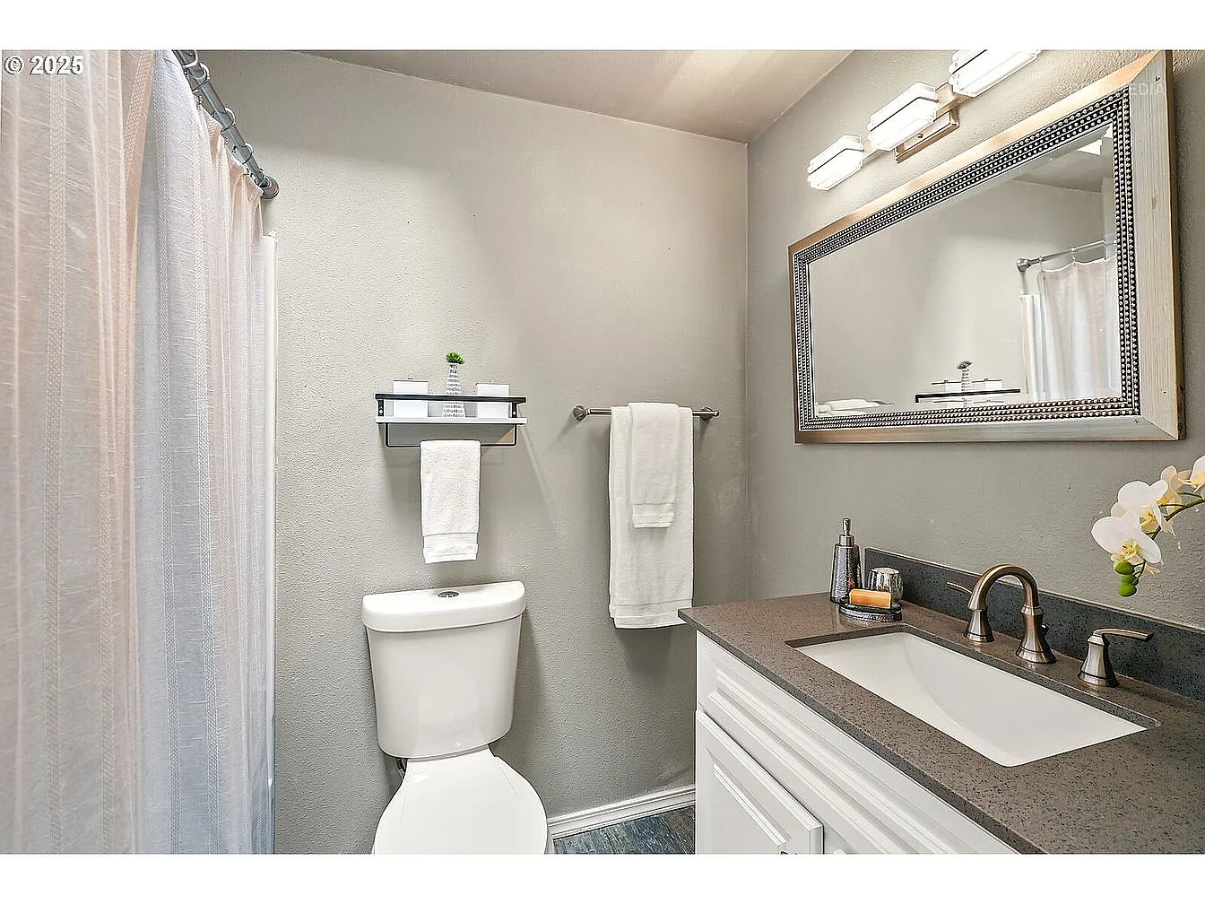 20490 Frances St photo 1