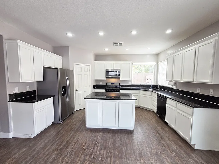 9946 Burton Lake Ct — Photo 11