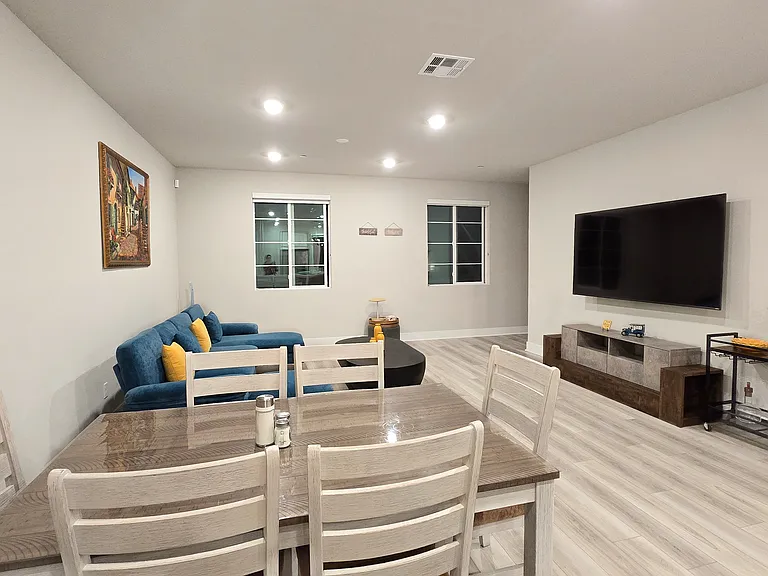 1488 W Sunrise Ln — Photo 7