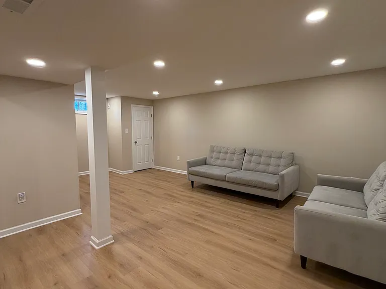 6524 Greenleaf St — Photo 7
