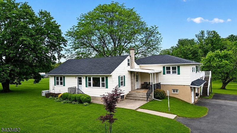 1st image of 127 Hillcrest Rd