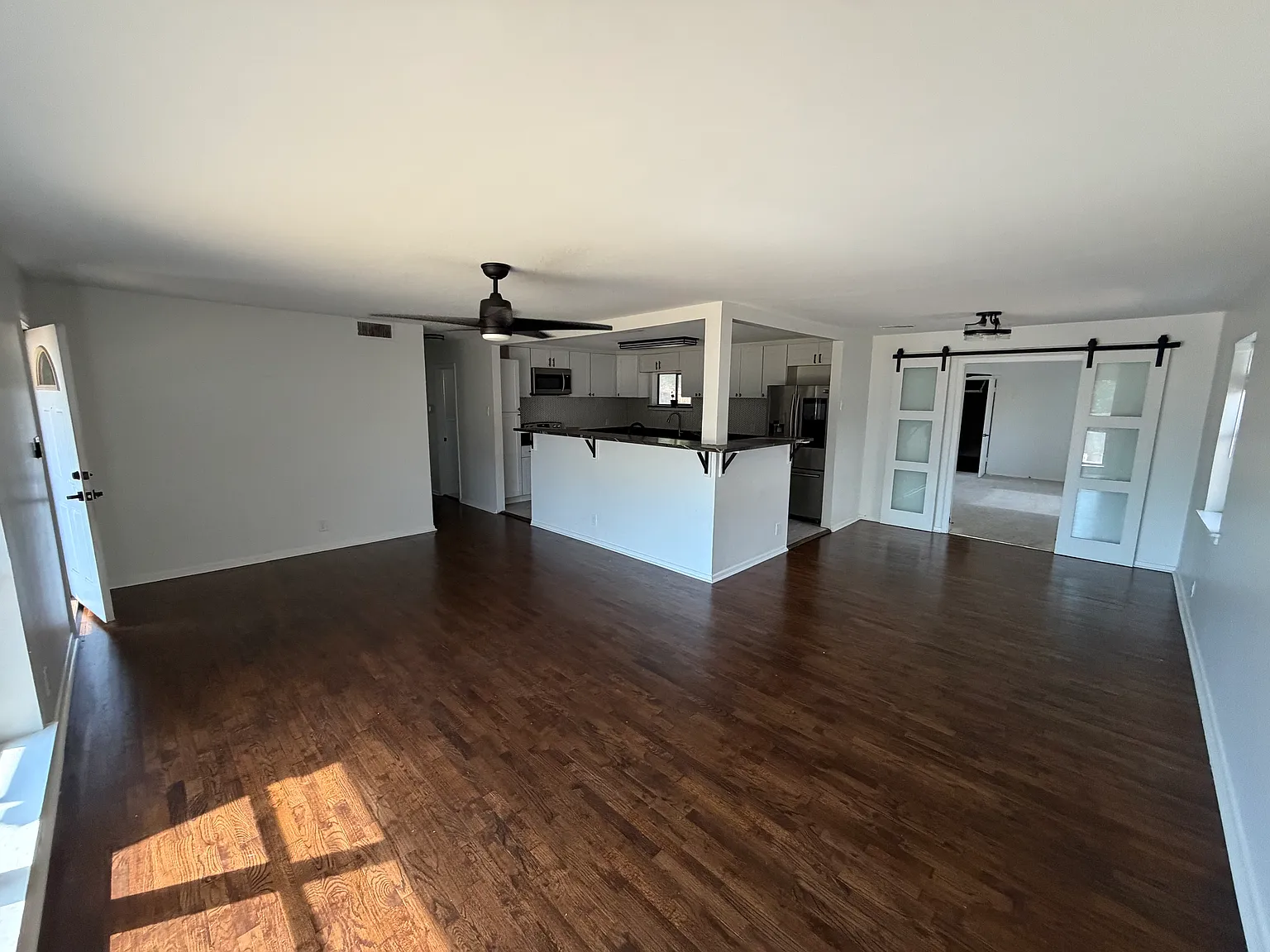 3 bed, 1750 sqft, $2,500 — Photo 2