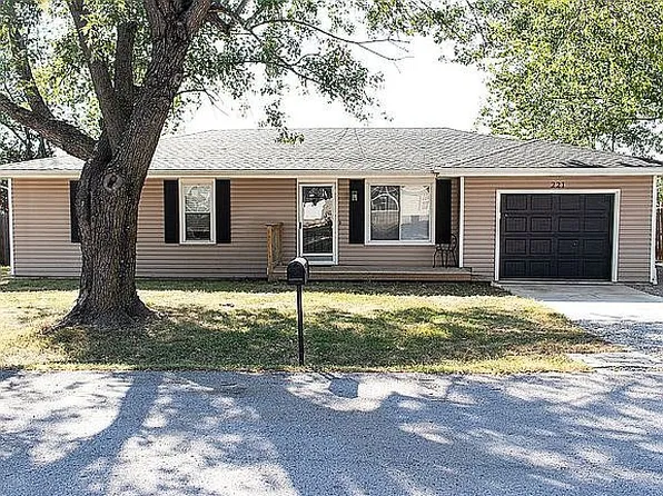 221 S Meadowlark St, Fair Grove, MO 65648