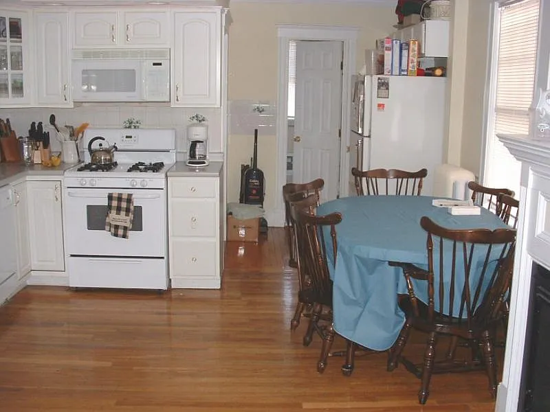 4 bed, 1000 sqft, $4,300 — Photo 2