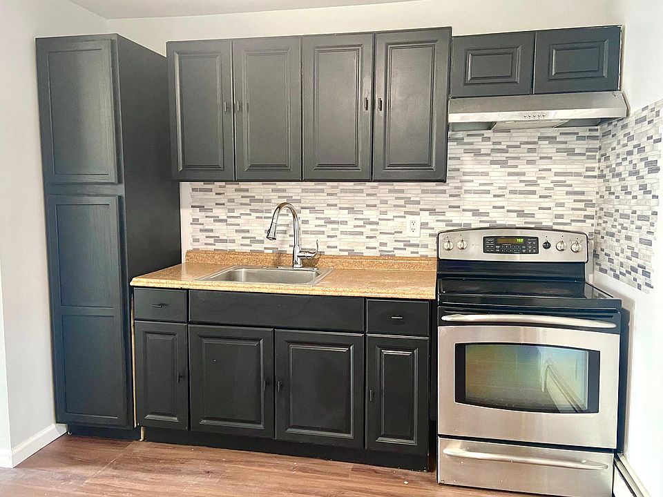 1st image of 21 Edgewood Ave Floor 1