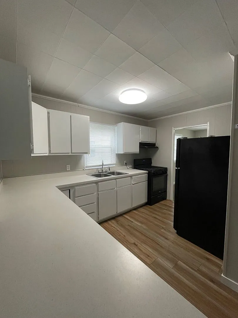 Two Bedroom Single Family Home - Available NOW — Photo 4