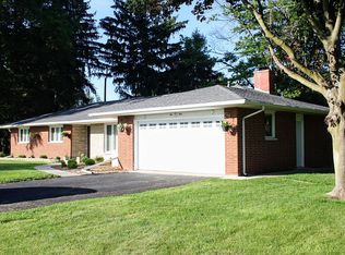 201 Fairoaks Dr, Kouts, IN 46347
