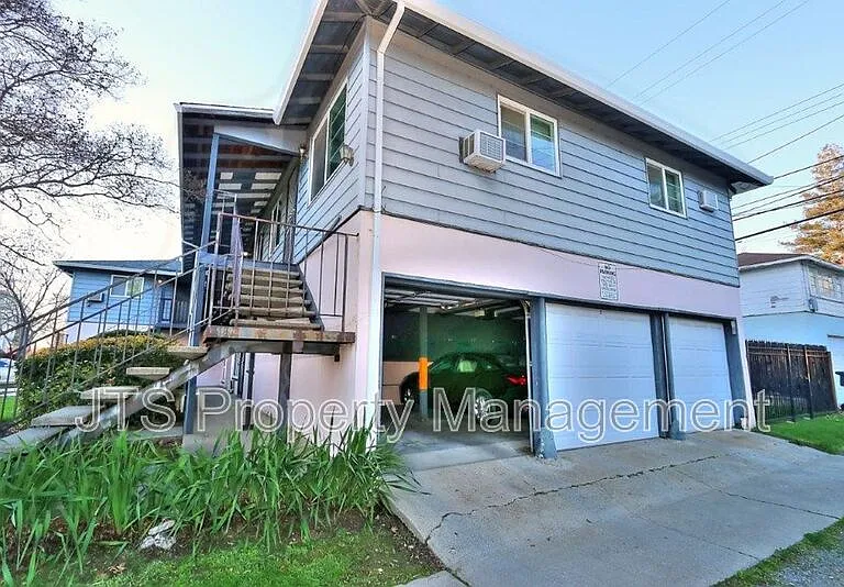 4439 V St #5 — Photo 49
