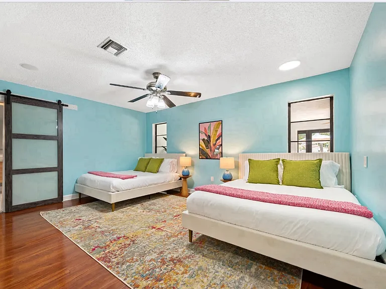 1010 NW 76th Ave — Photo 36