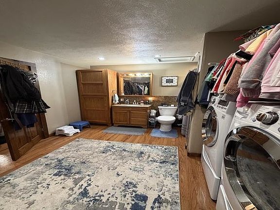 4th image of 613 Pine St
