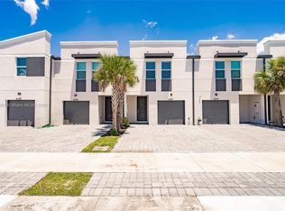 4050 Hot Springs Ave, Palm Springs, FL 33461