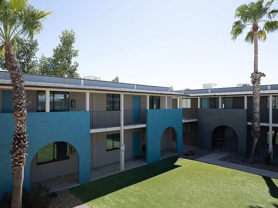 Professional_Courtyard_2