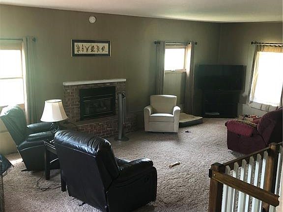 3rd image of 402 E 1st St