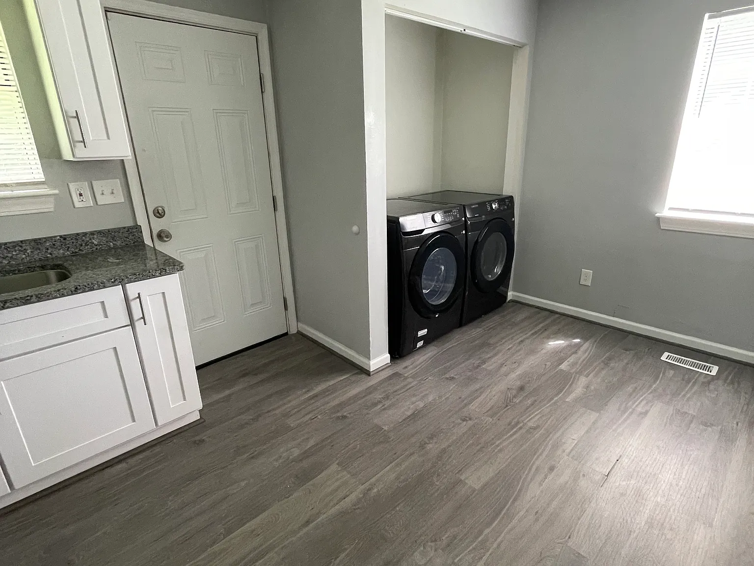 3 bed, 975 sqft, $2,000 — Photo 1