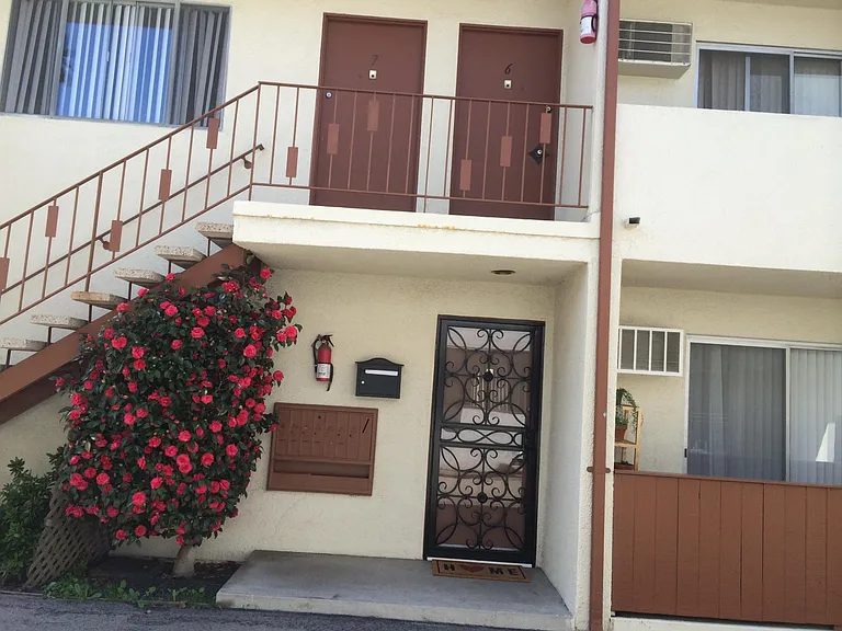 14718 Magnolia Blvd #7 — Photo 8