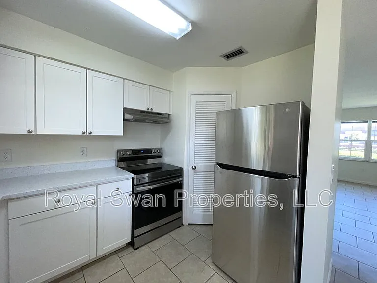 1920 E Edgewood Dr E #N1 — Photo 7