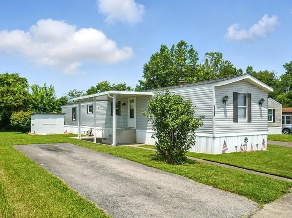 121 Greenbriar Ln W, Hebron, OH 43025