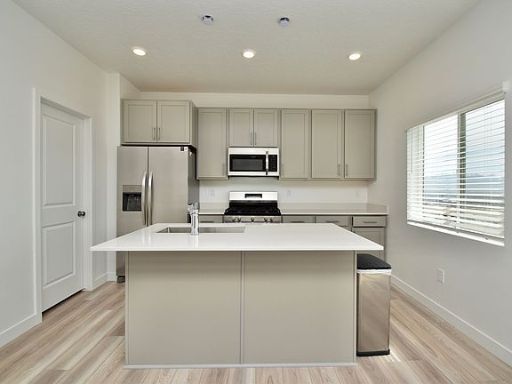 5th image of 2042 N Golden Ruby Dr