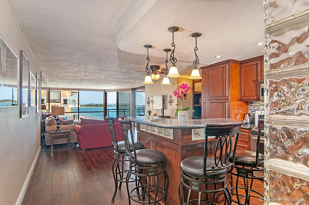 2 bed, 1237 sqft, $6,450 — Photo 4