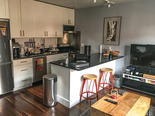 Rented by Vespa Properties Group | media 33