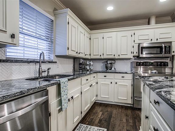 3rd image of 7127 Westbrook Ln