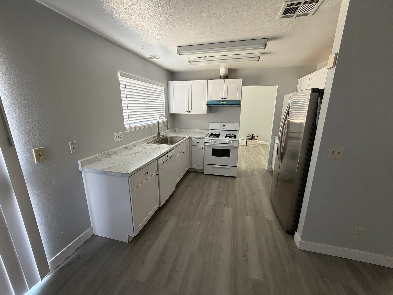 3 bed, 2.5 bath, 1558 sqft, $1,975 — Photo 4