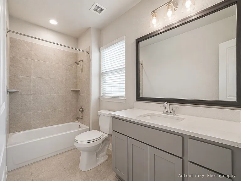 3230 Baehr Dr — Photo 14