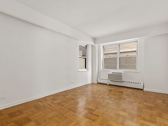 4th image of 300 E 46th St #8J1