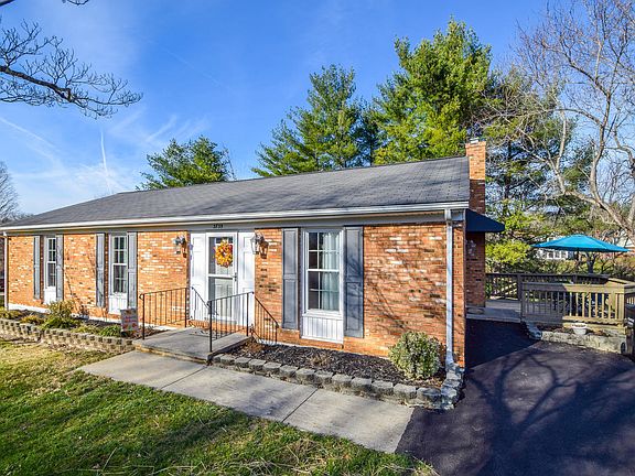 4th image of 3735 Hyde Park Dr