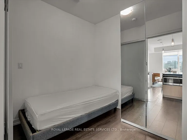203 College St #2209 — Photo 10