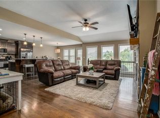 1243 Glen Dr, Louisburg, KS 66053