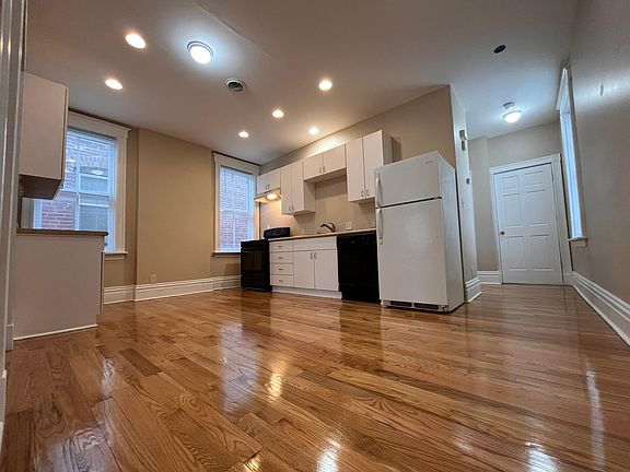 2nd image of 4432 Oakland Ave #2F