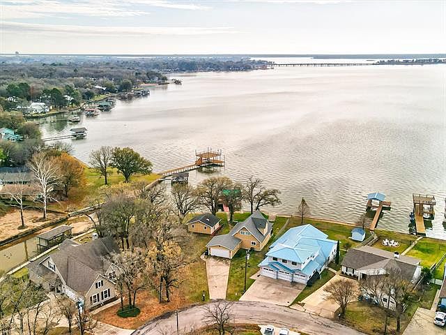1st image of 327 Bay Ct
