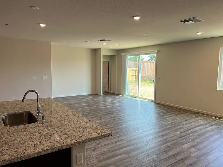 407 Cardini Ct — Photo 5