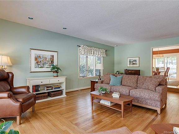 3rd image of 417 Stanley Dr