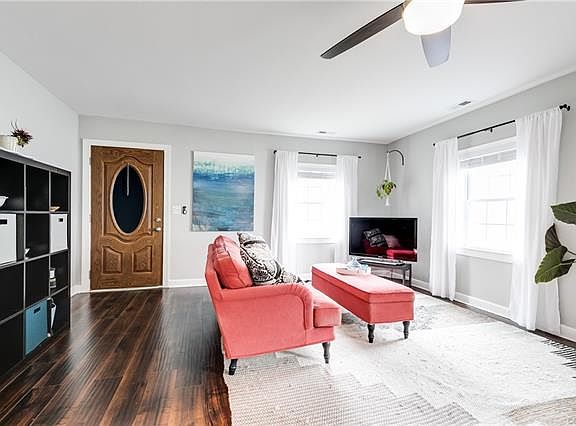 2nd image of 203 W 31st St