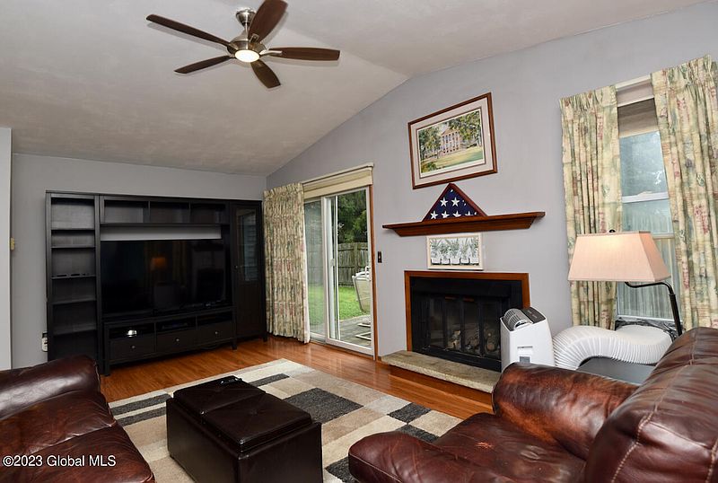 5th image of 70 Tallow Wood Drive