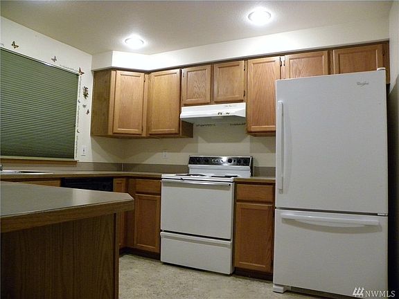 4th image of 200 NE Riverhill Ln