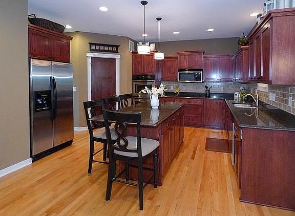 4th image of 10780 Knollwood Ln
