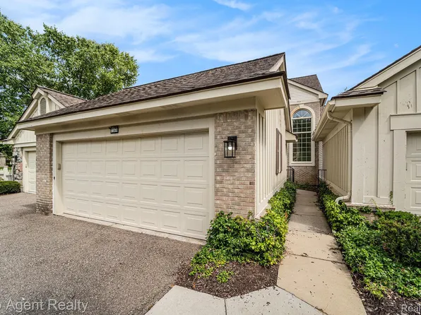 7369 Danbury Dr, West Bloomfield, MI 48322