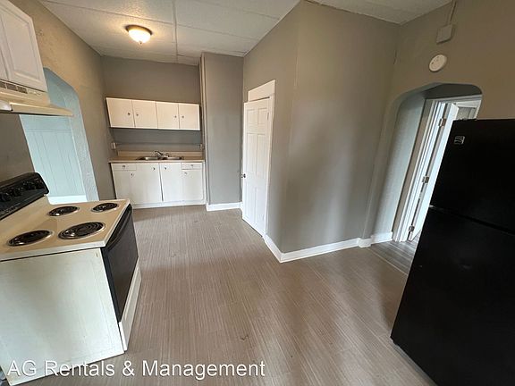 3rd image of 201 E Woodland Ave #1