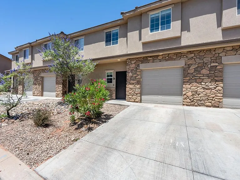 290 W Buena Vista Blvd #13 — Photo 2