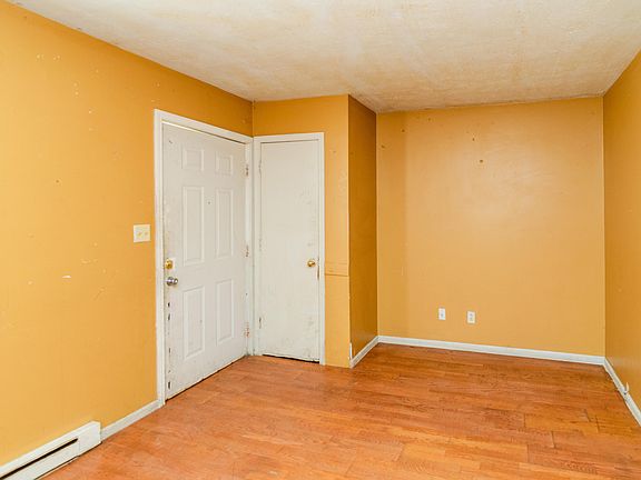 3rd image of 457 Chestnut St