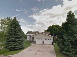 1225 Limestone Dr S, Shakopee, MN 55379
